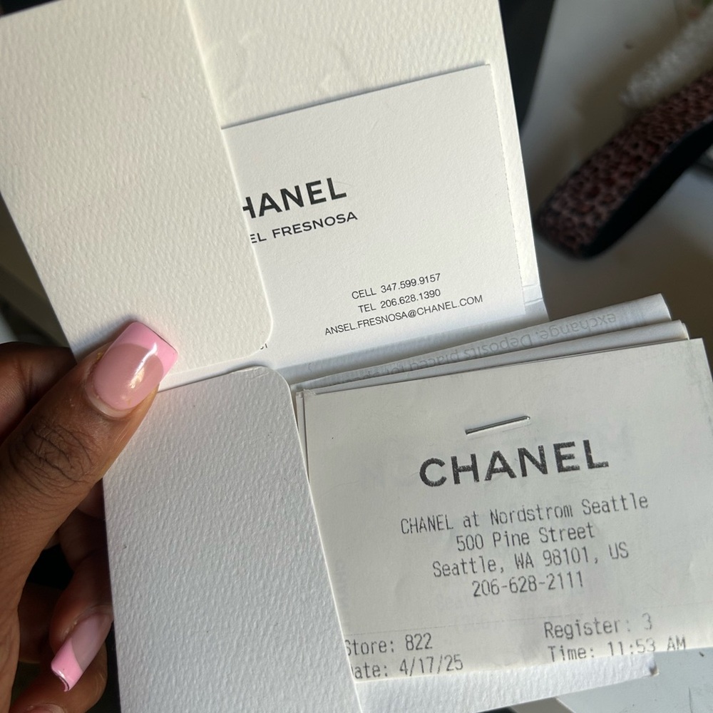 CHANEL Black and Cream Sunglasses - Picture 4 of 4
